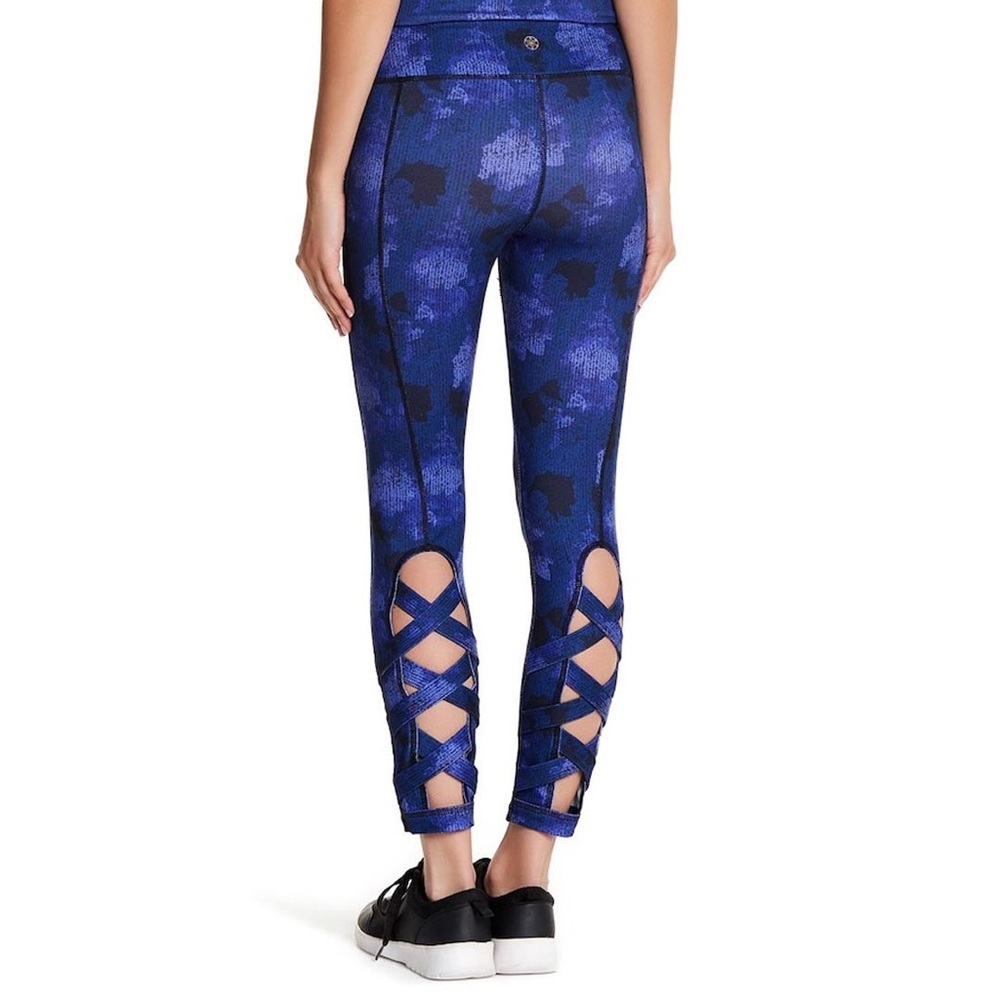 Gaiam Yoga Pants/Leggings with Leg detail Medium
